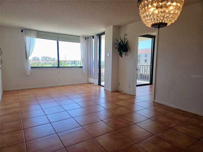Building Photo - 6218 Palma Del Mar Blvd S