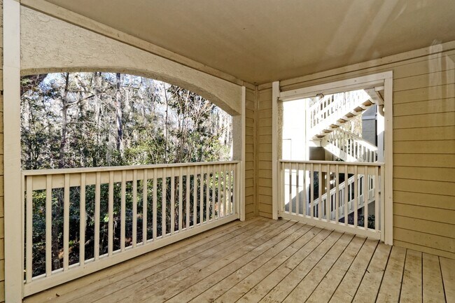 Building Photo - Amazing two bedroom 2nd Floor, Summer House Available June 19!