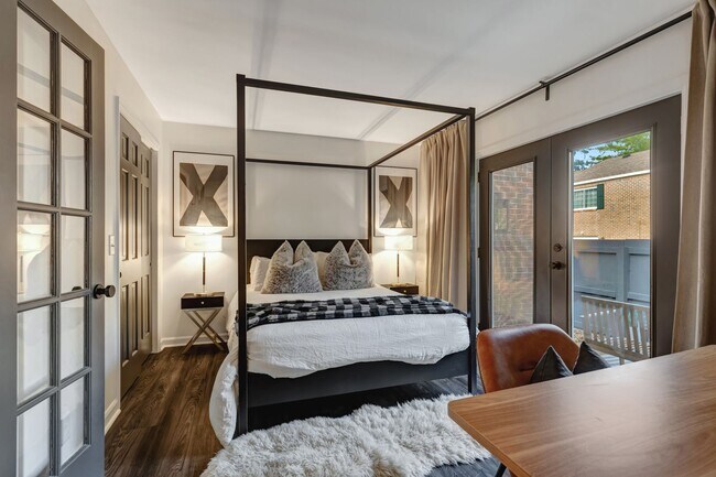 Building Photo - Live just minutes from the charm and excit...