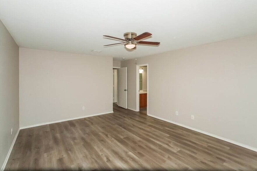 Building Photo - 1016 Fort Apache Dr