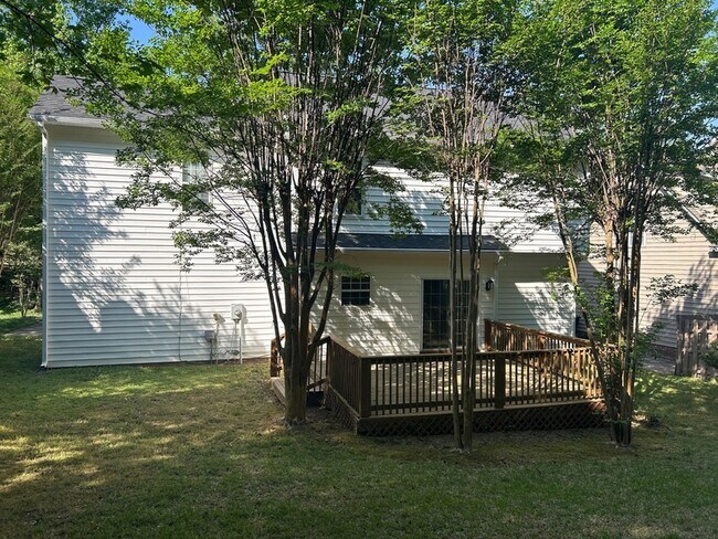 Building Photo - 226 Windsong Dr