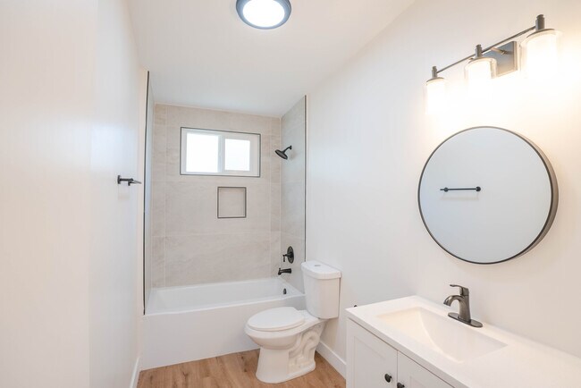 Building Photo - 821 W 167th St