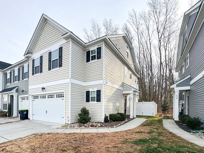 Building Photo - RENOVATED 4 BEDROOM/3 BATH IN VIRGINIA BEACH! READY FOR RENT!!