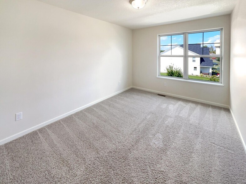 Building Photo - 6964 Huckleberry Dr