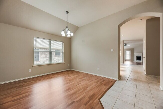 Building Photo - "Spacious 4-Bedroom with 2 Baths and 2,116 Sq Ft in Little Elm!"