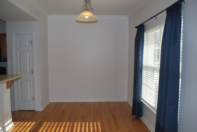 Building Photo - -- AVAILABLE SOON!  SPACIOUS 3 BED 2.5 BAT...