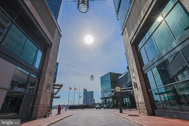 Building Photo - 675 S President St