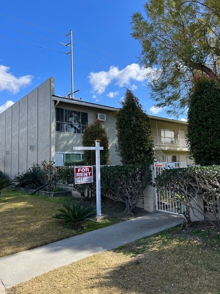 Building Photo - 2324 E Commonwealth Ave