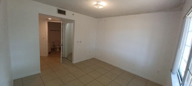 Building Photo - 4163 N Haverhill Rd