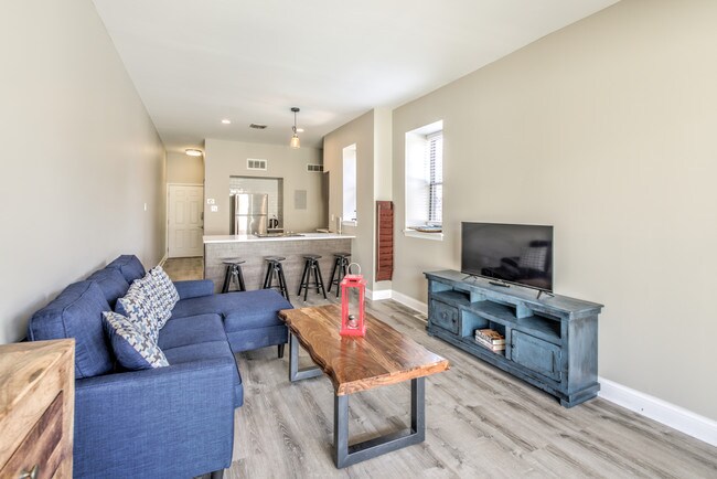 Building Photo - 3633 McRee Ave