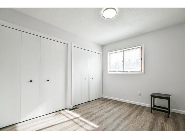 Building Photo - 1621 Larson Dr