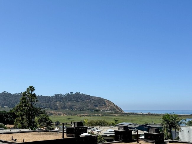Building Photo - Luxurious Coastal Living: Fully Remodeled 3-Bed, 3.5-Bath with Ocean Views in Sea Point