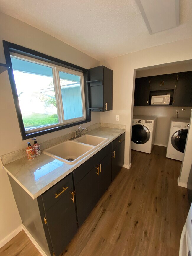 Kitchen - 330 S Reed St