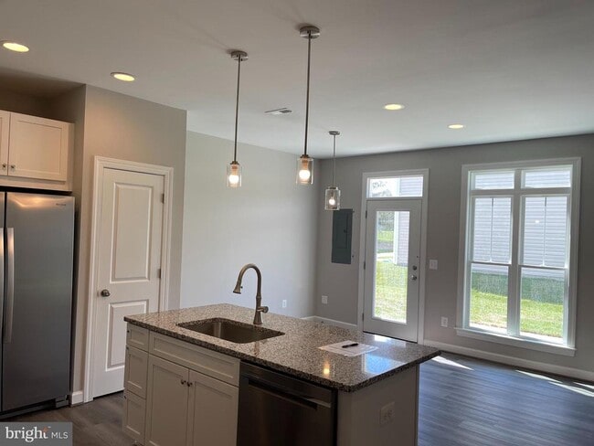 Building Photo - 114 Coralyrose Ct