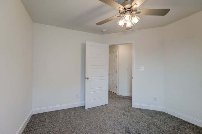 Building Photo - 1385 Harmon Ln
