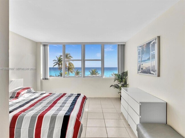 Building Photo - 3140 S Ocean Dr