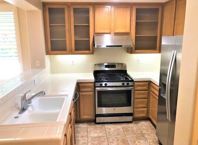 Building Photo - 243 Dewdrop