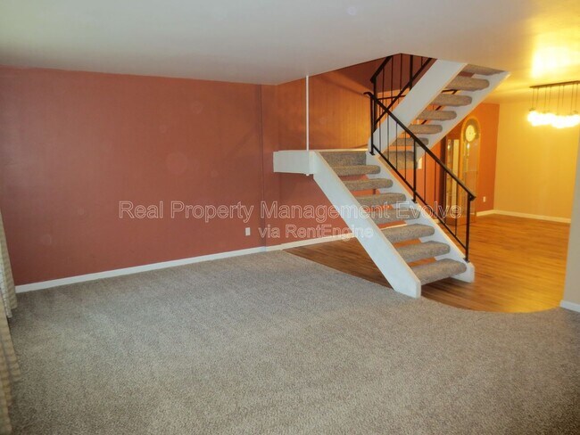 Building Photo - 4808 S Juniper St