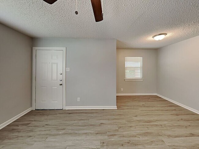 Building Photo - 4720 Kilpatrick Ave