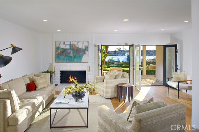 Building Photo - 2572 Bayshore Dr