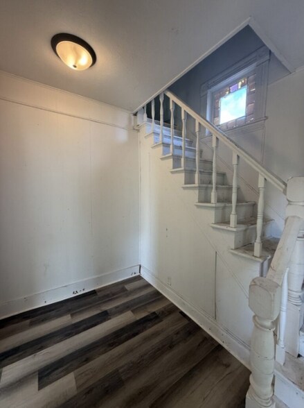 Building Photo - 803 5th Ave