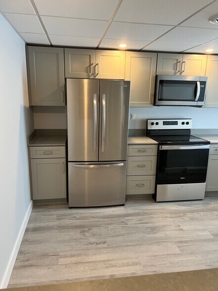 Building Photo - 410 Hillview Plz