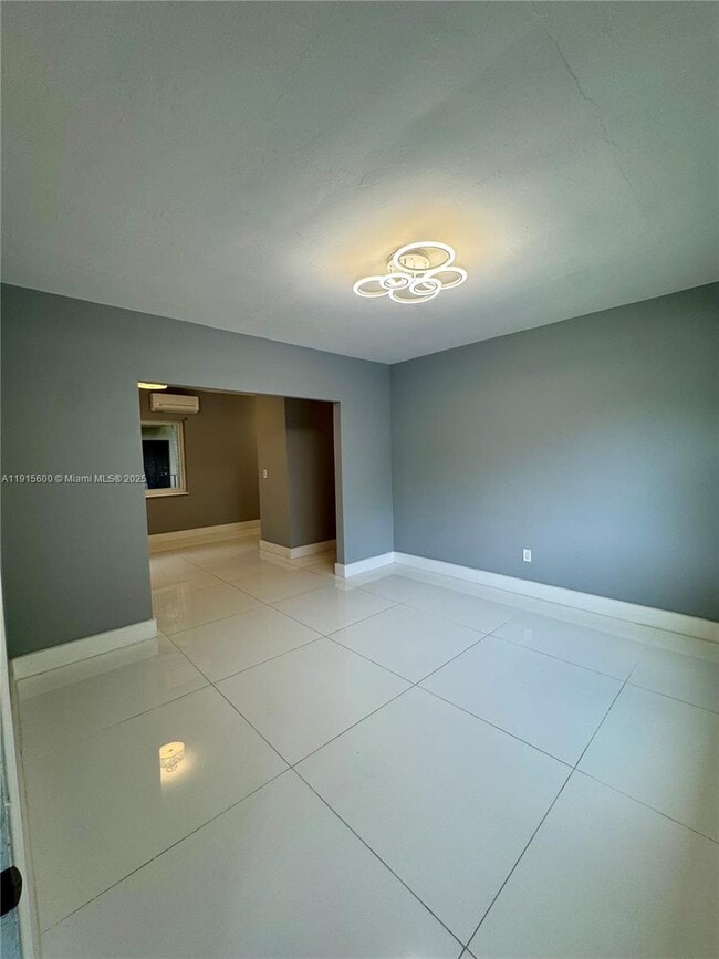 Building Photo - 300 Mendoza Ave