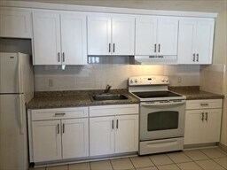 Building Photo - 51 Laighton St