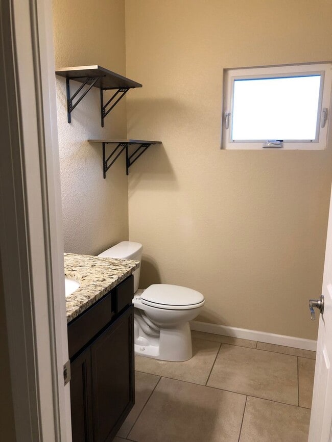 Building Photo - Very Nice 3 bed, 3 bath 2 car Home on a cul-de-sac in Peyton with Mountain Views