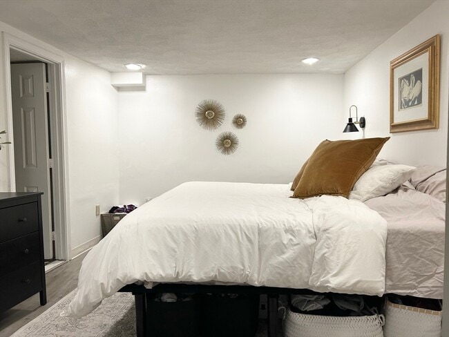 Building Photo - 390 Riverway