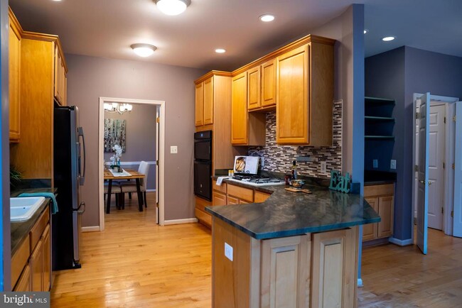 Building Photo - 11109 Hillsdale Dr