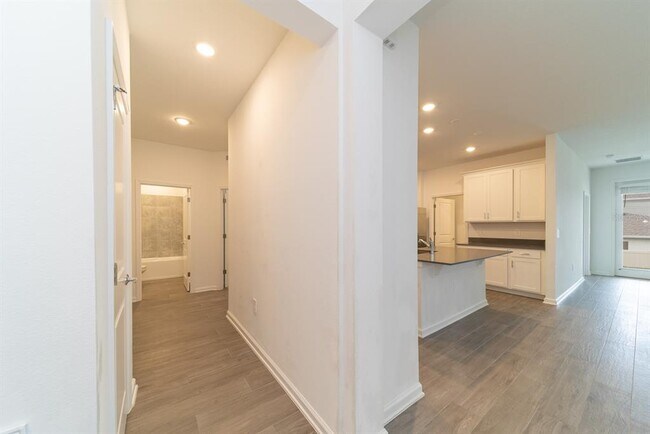 Building Photo - 2898 Armstrong Ave