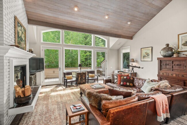 Primary Photo - 123 W Hyman Ave