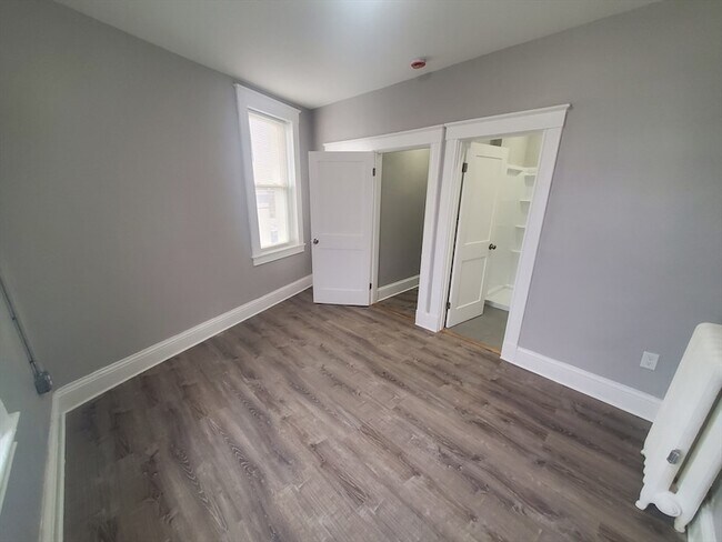 Building Photo - 738 Washington St