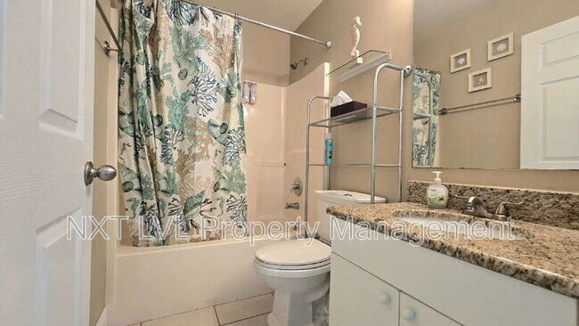 Building Photo - 4123 SW 21st Pl