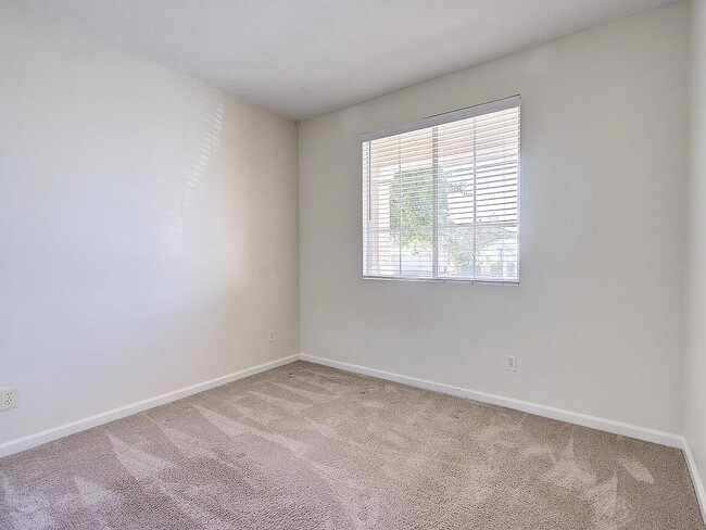 Building Photo - 924 Glendora Dr