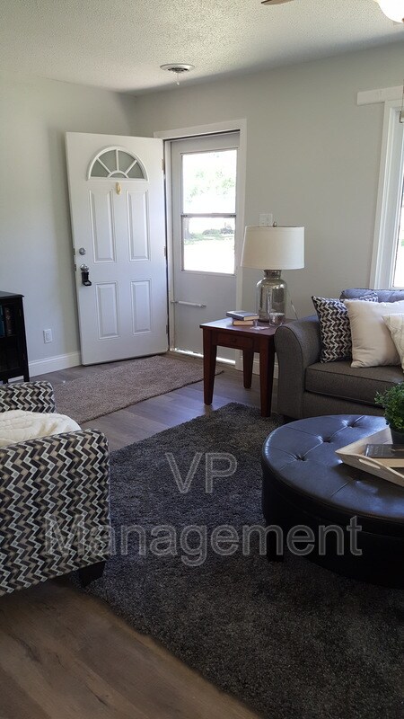 Building Photo - 2707 W 69th St