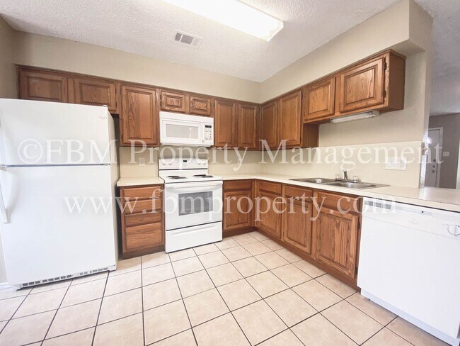 Building Photo - 1739-1741 Dynasty Cir