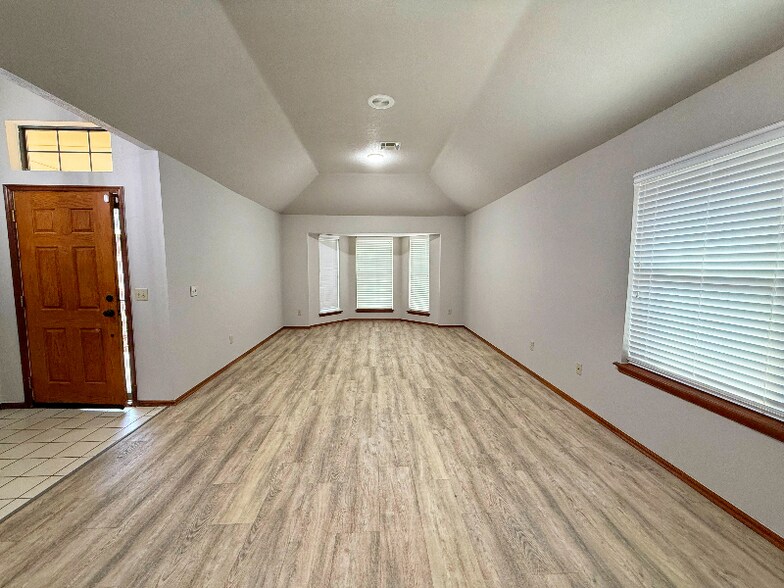 Building Photo - 6605 NW 134th St