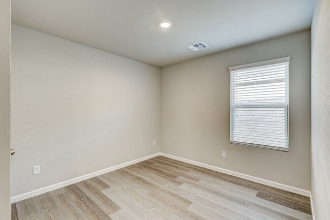 Building Photo - 4109 Sara Pk Dr