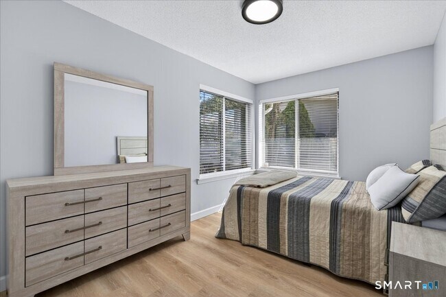 Building Photo - 675 Townsend Ave