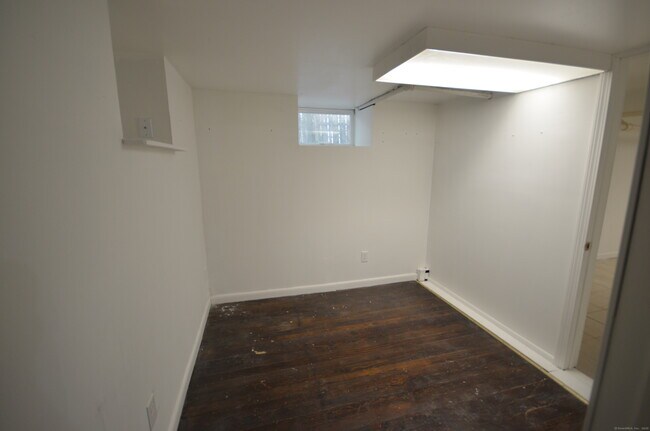 Building Photo - 954 Birmingham St