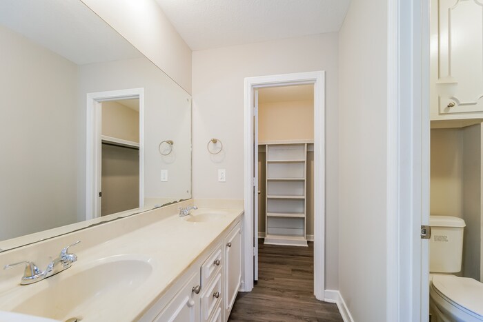 Building Photo - 209 Spanish Oak Dr