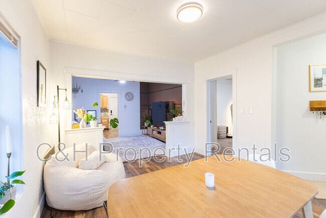 Building Photo - 631 Miles Ave