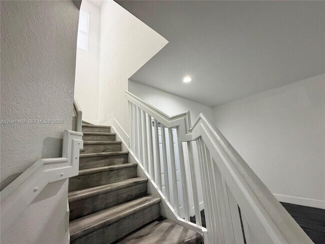 Building Photo - 14051 SW 49th Ct