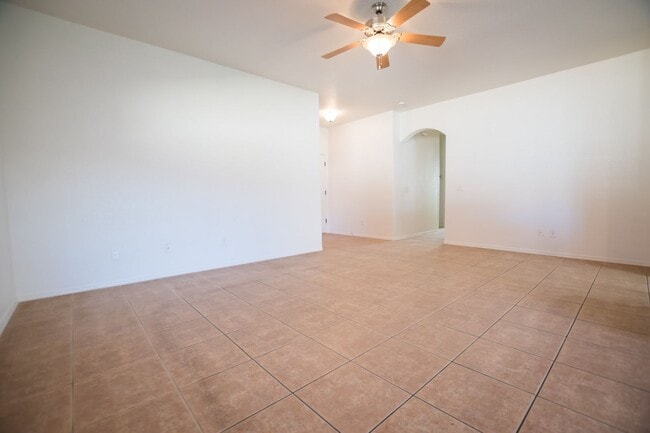 Building Photo - Charming 4 Bedroom, 3 Bath Home, with 2 Ca...