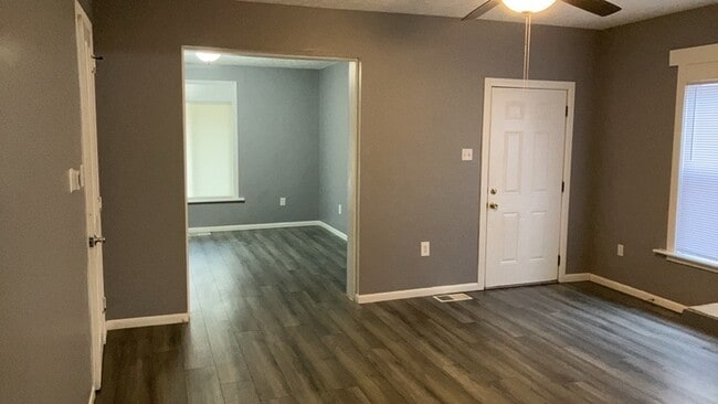 Building Photo - 105 S Irwin St