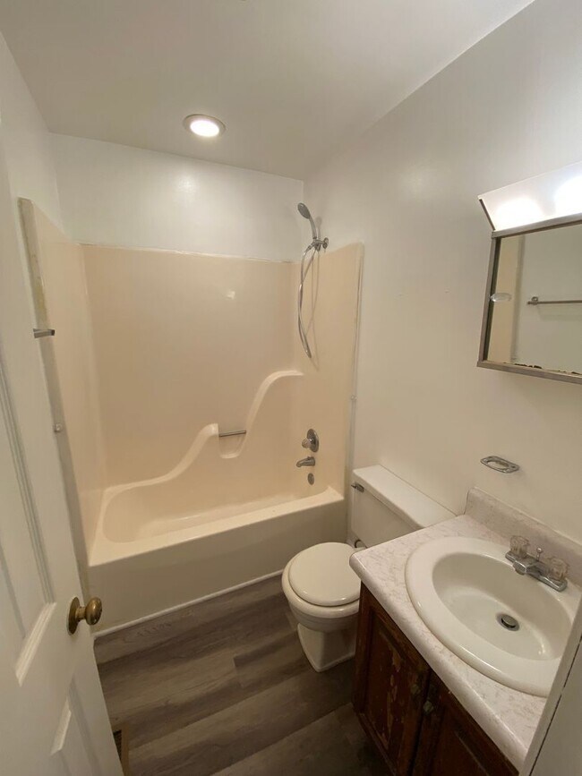 Building Photo - 1700 Taft Pl