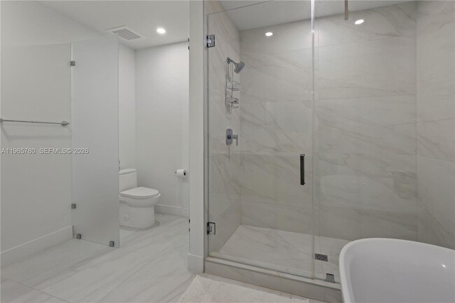 Building Photo - 17550 Collins Ave