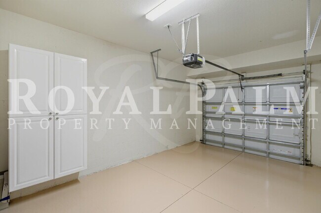 Building Photo - 8895 Via Isola Court